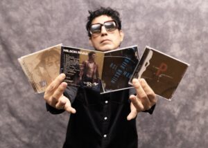 Wilson Rivas inicia ‘Buscando Mis Canciones’, un proyecto que documenta la recuperación de su catálogo perdido